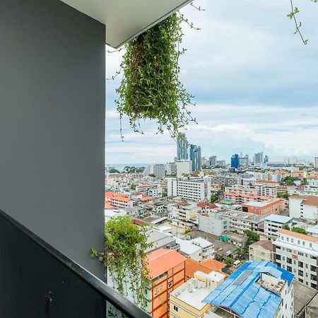 Arbour Hotel And Residence Паттая Екстер'єр фото View from the balcony of a condominium in Bangkok