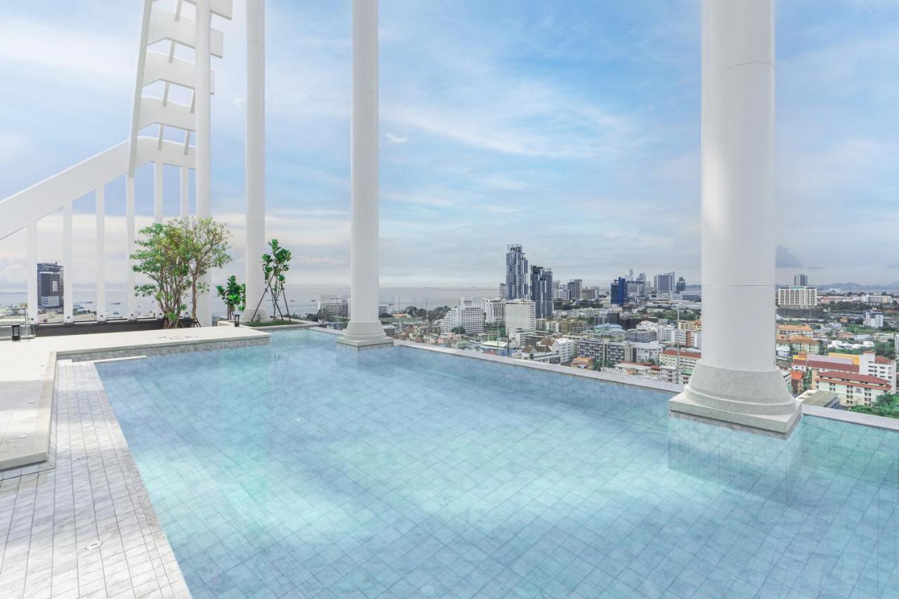 Arbour Hotel And Residence Паттая Екстер'єр фото The pool at the 36th floor