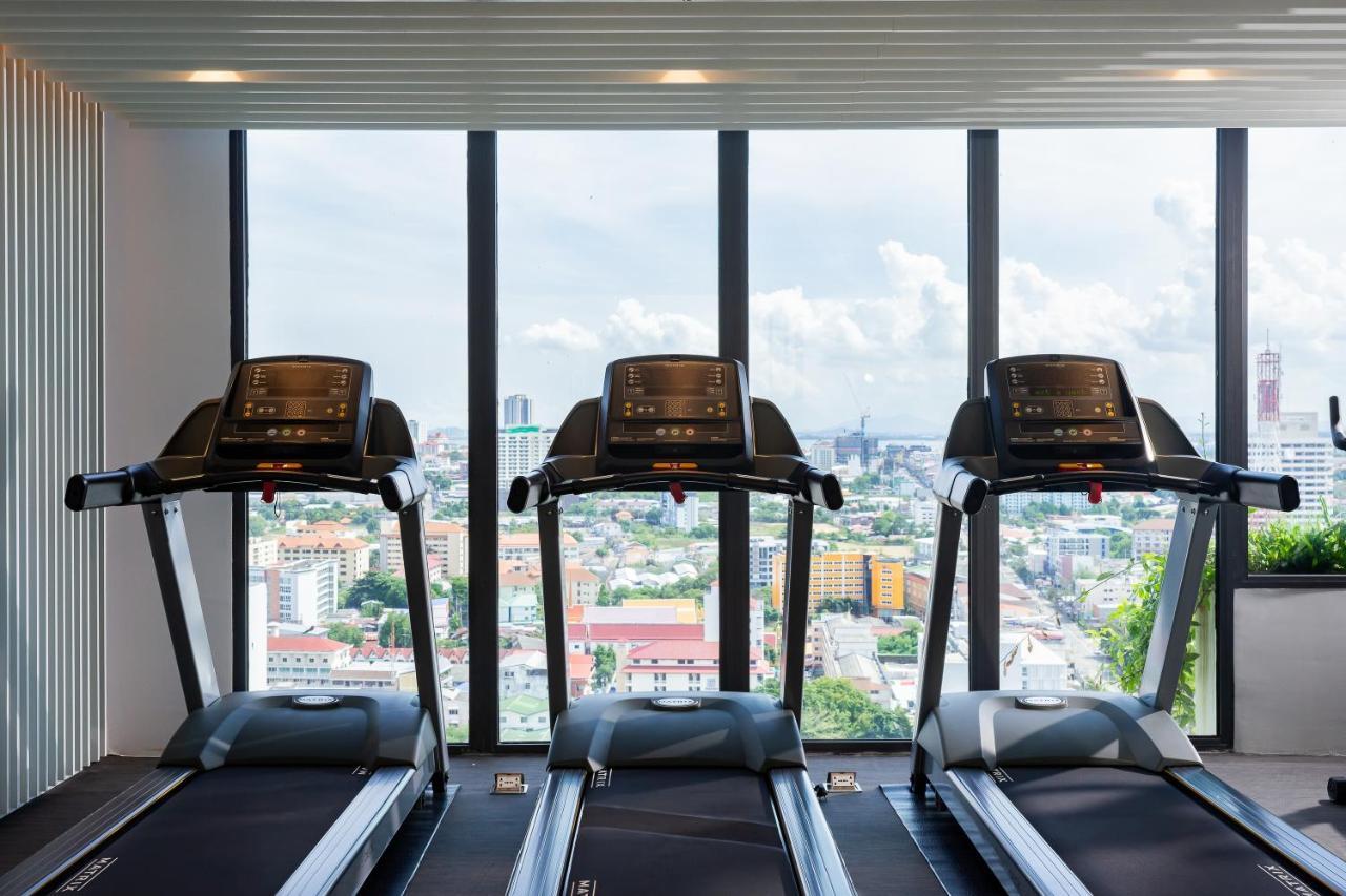 Arbour Hotel And Residence Паттая Екстер'єр фото Treadmills in a gym