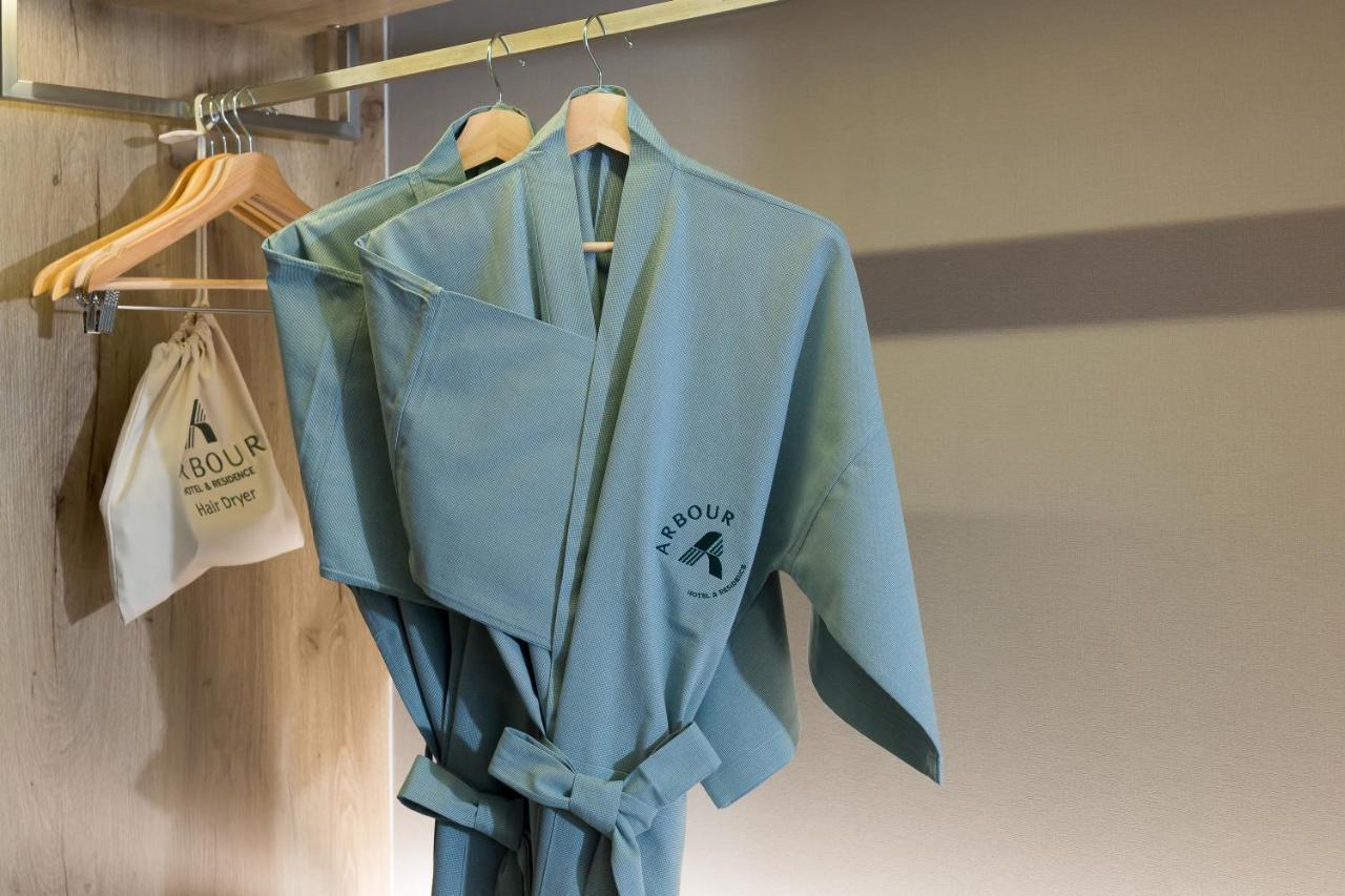 Arbour Hotel And Residence Паттая Екстер'єр фото A bathrobe