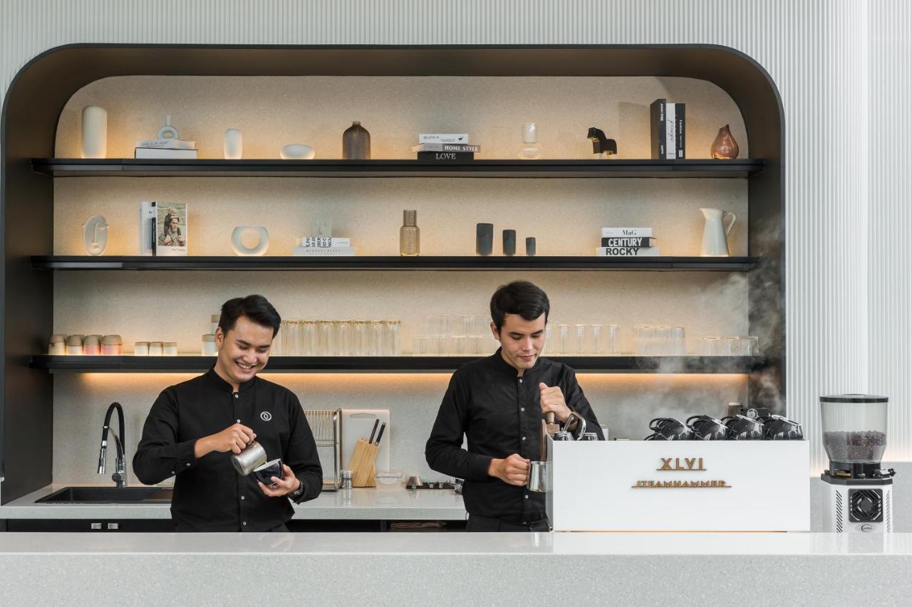 Arbour Hotel And Residence Паттая Екстер'єр фото Baristas at work