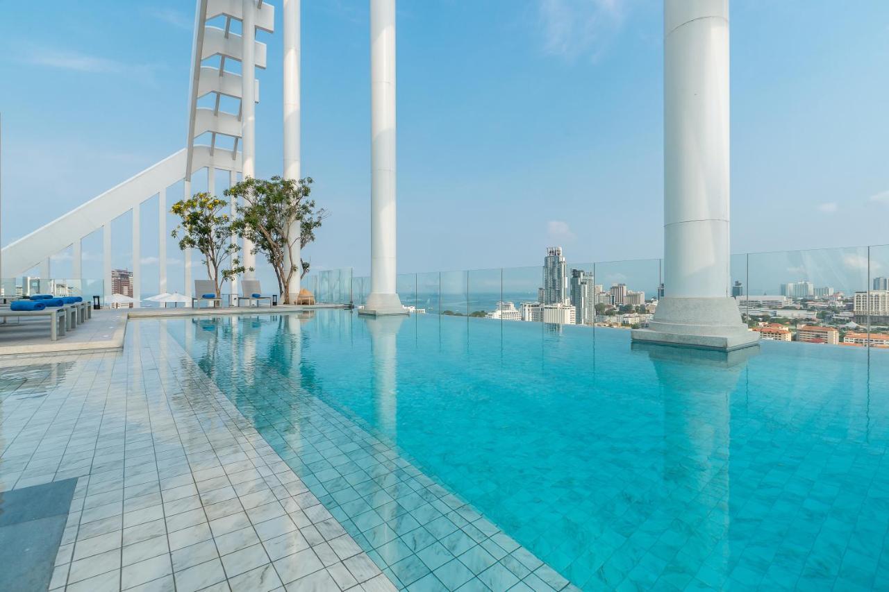 Arbour Hotel And Residence Паттая Екстер'єр фото Infinity pool at the rooftop