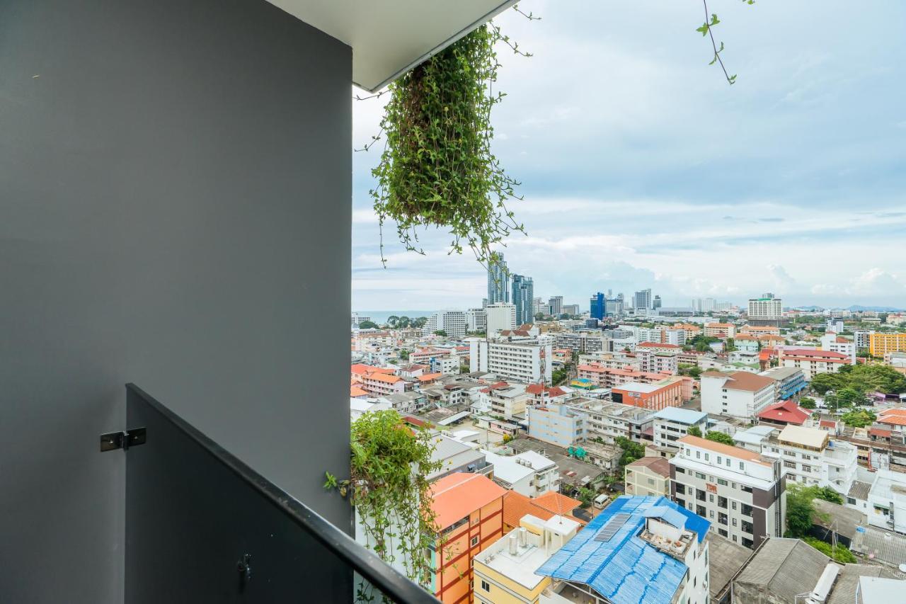 Arbour Hotel And Residence Паттая Екстер'єр фото View from the balcony of a condominium in Bangkok